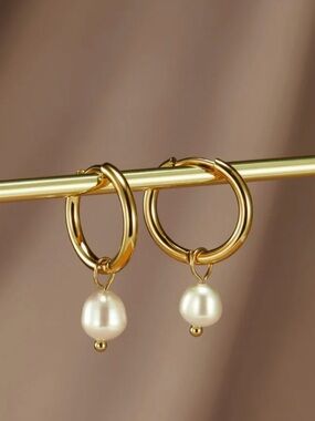Freshwater Pearl Bella Hoop Earrings